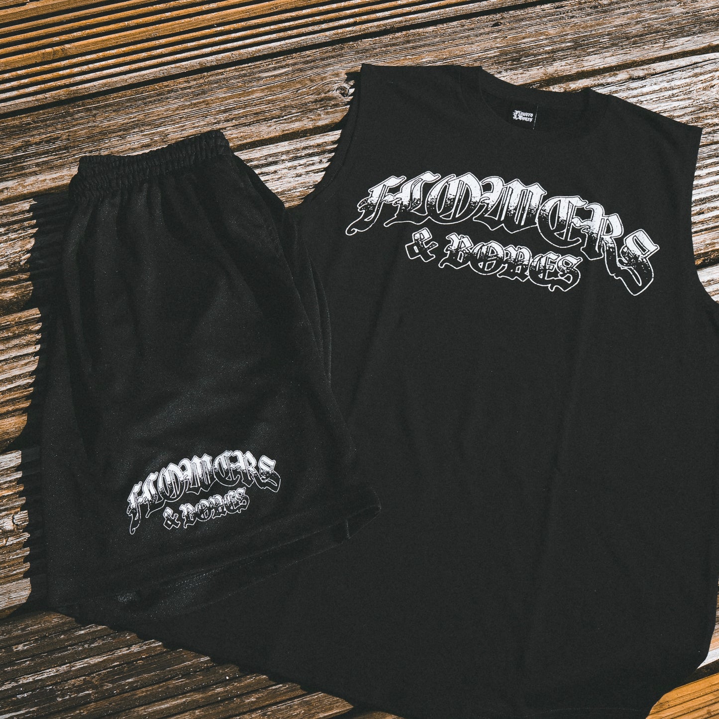 GOTHIC SLEEVELESS